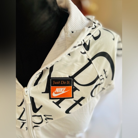 Nike Sportswear Windrunner Windbreaker Youth Hooded Logo White Jacket Size M New - Picture 9 of 16